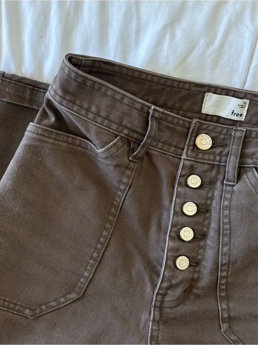 Wilfred High-Rise Jeans in Taupe